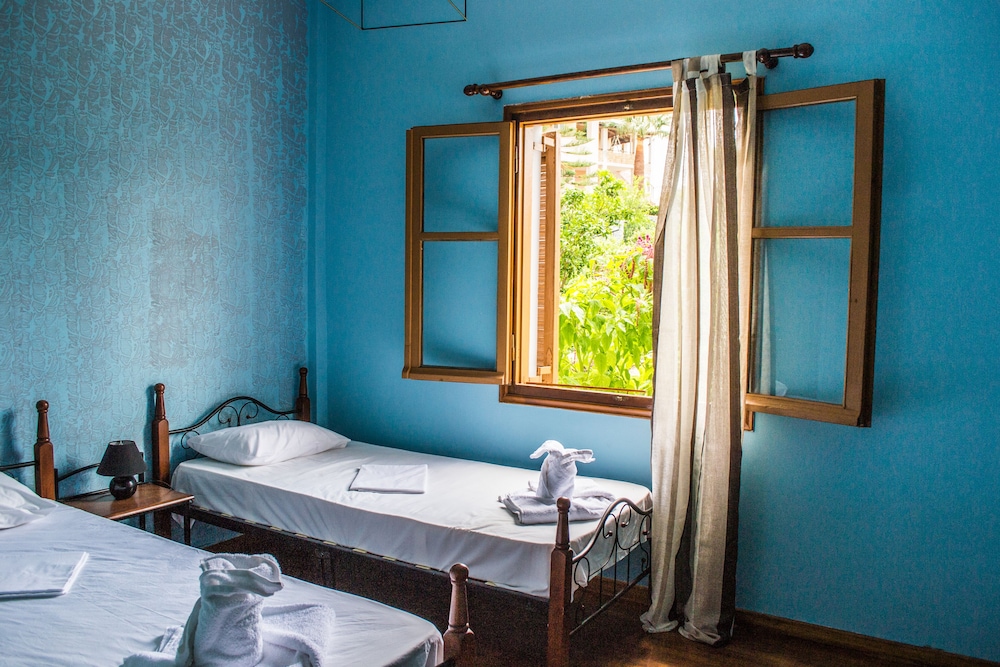 Family Apartment, 2 Bedrooms, Sea View photo 3