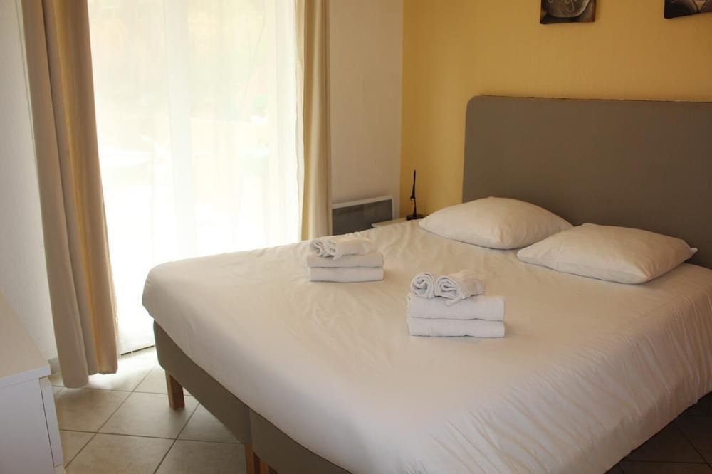 Apartment, Pool Access, Ground Floor (Patio, No 03)