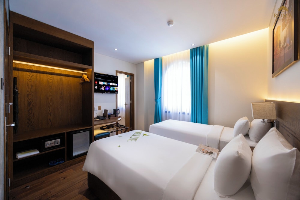 Fratello, City View, 1 Queen Bed & 2 Twin Beds with Window - Photo 8