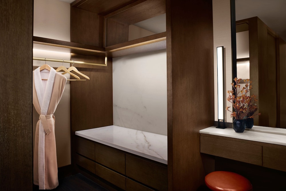 1 Bedroom Executive Suite thumbnail 5