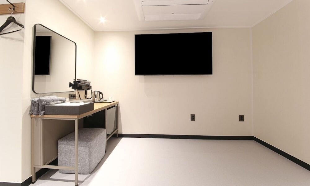 Family Room photo 3