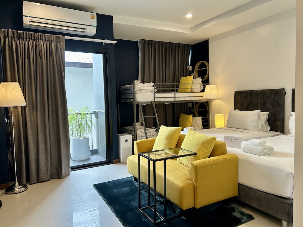Economy Quadruple Room - Photo 1