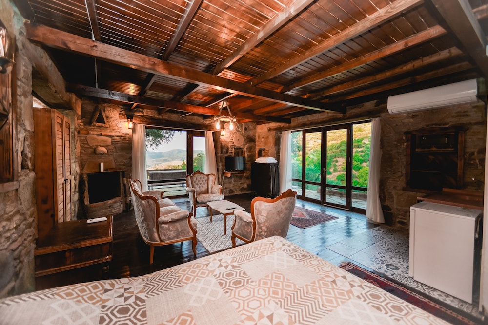 Deluxe Chalet photo 3