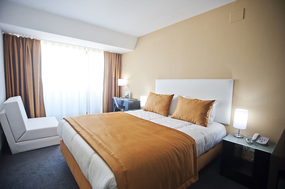 Standard Double or Twin Room - Photo 2