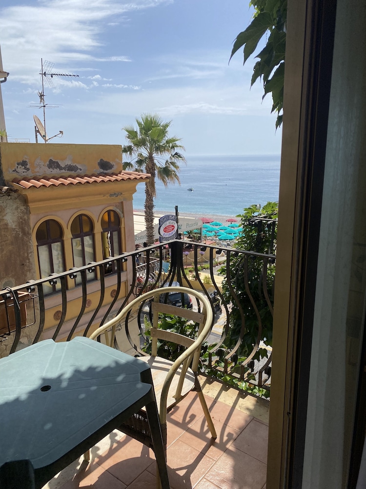 Room, Balcony - Photo 19
