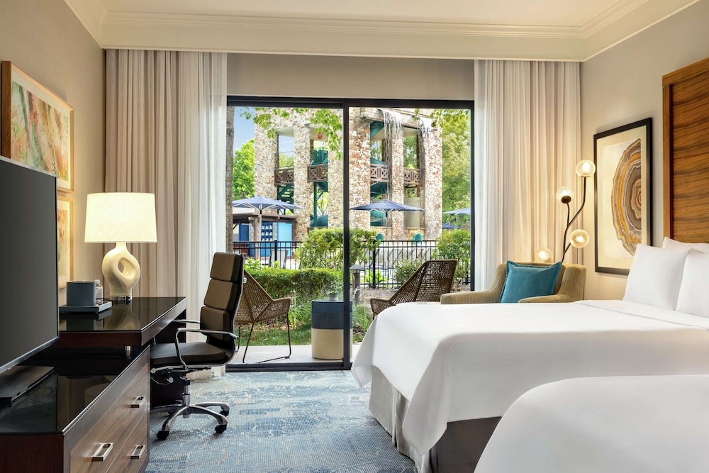 Room, 2 Queen Beds (Pool Walk Out) - Photo 1
