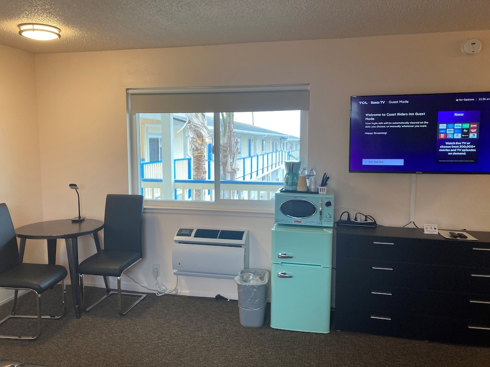 Standard Room, 2 Queen Beds, Non Smoking, Partial Ocean View - Photo 5