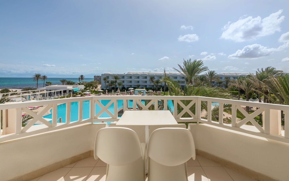 Premium Room, Balcony - Photo 16