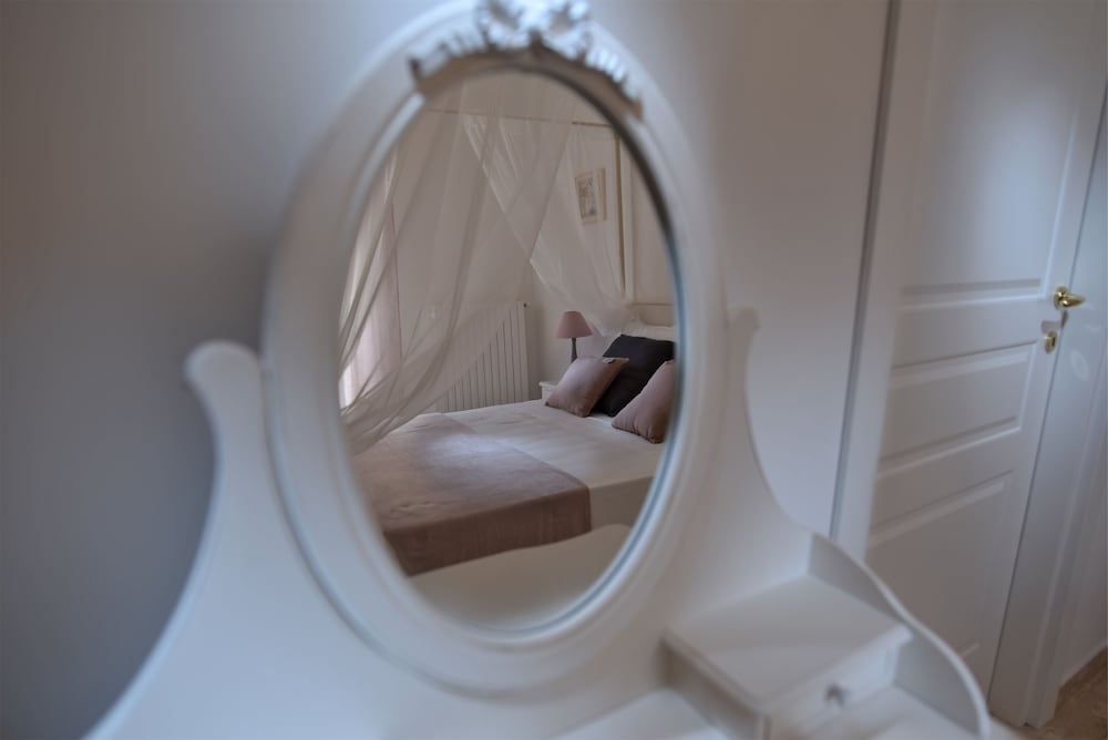 Romantic Triple Room, 1 Bedroom, Pool View photo 3