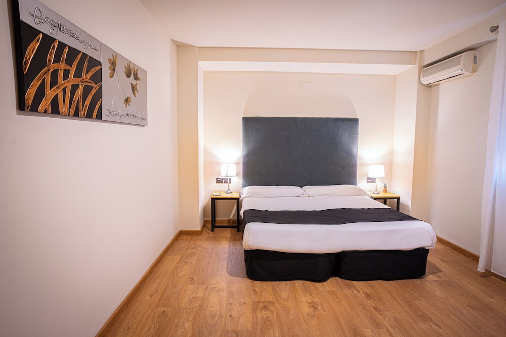 Double or Twin Room photo 3