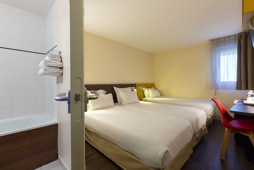 Standard Room, 3 Twin Beds, Non Smoking - Photo 2