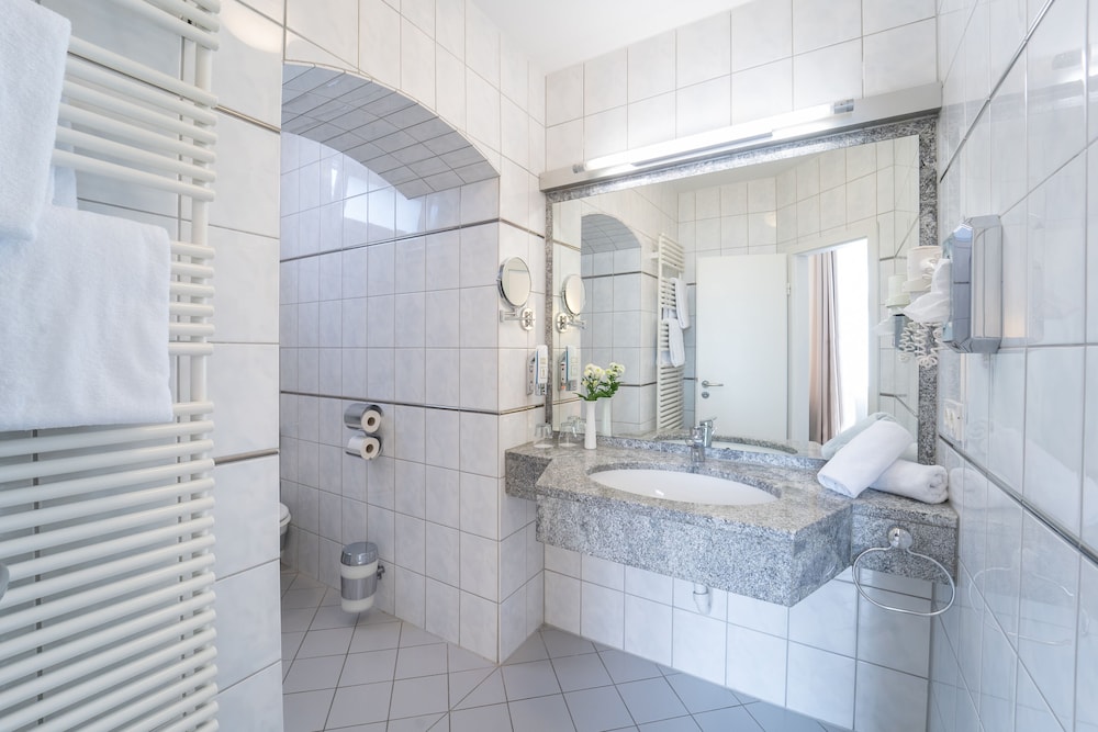 Premium Double Room (mit Balkon) - Photo 10
