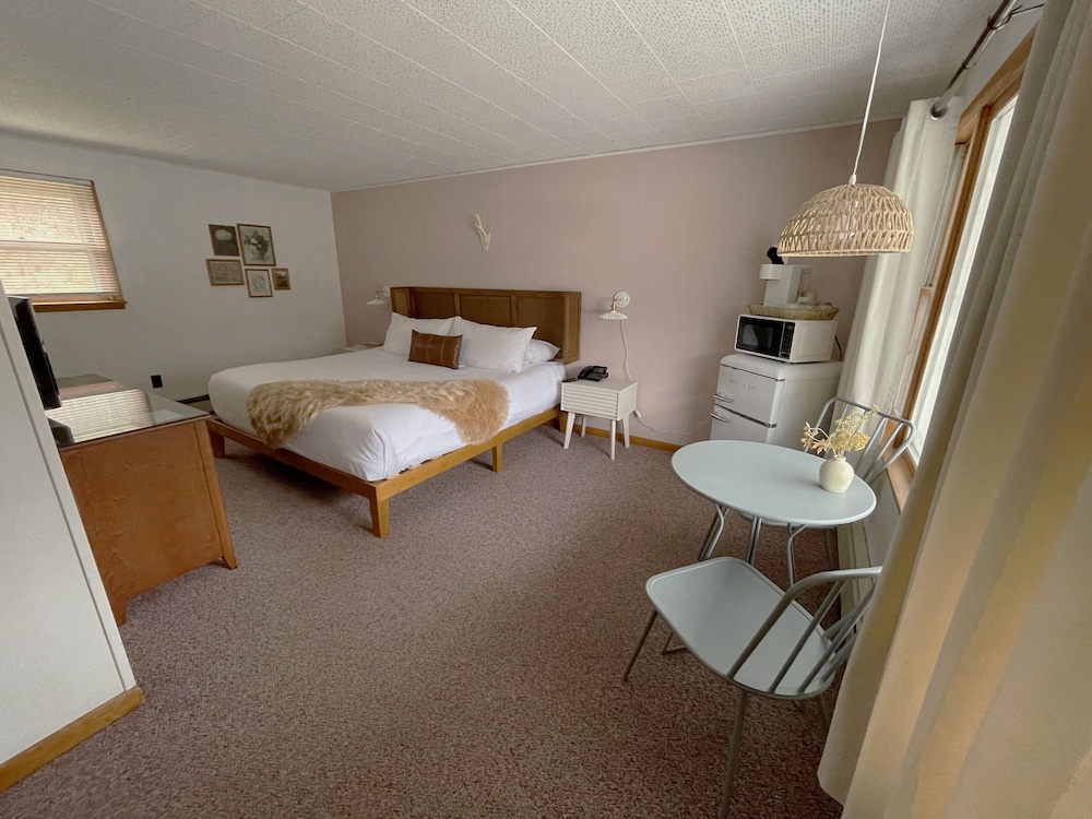 Standard Room, 1 King Bed photo 1