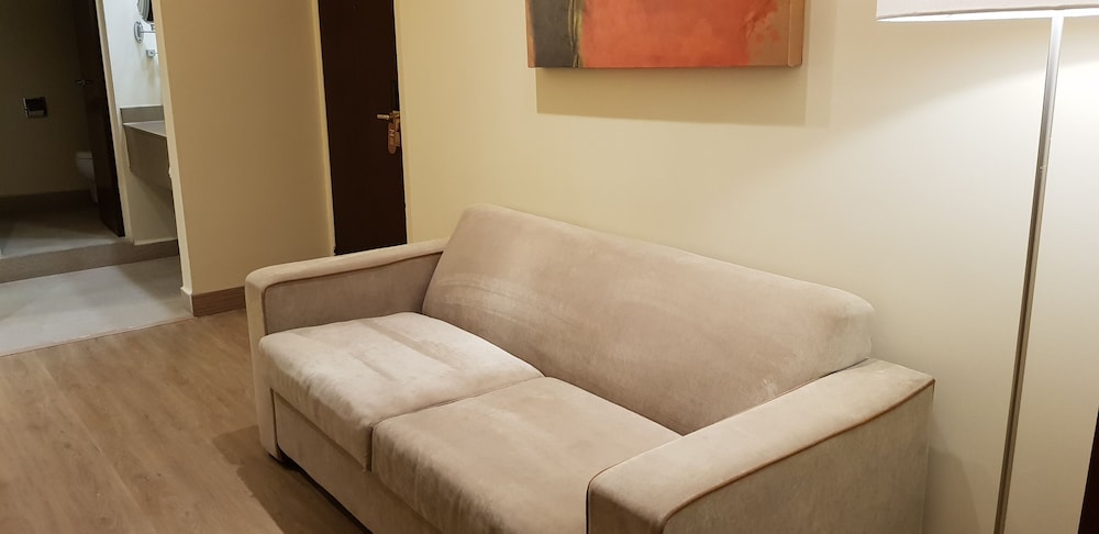 Room - Photo 2