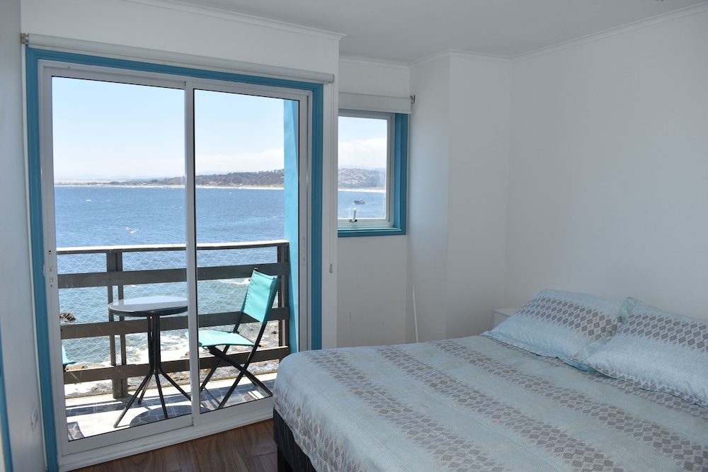 Basic Room, 1 Queen Bed, Private Bathroom, Sea View