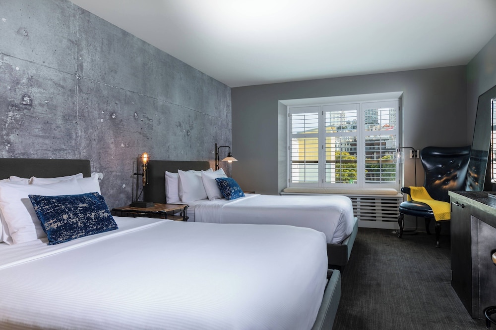 Room, 2 Queen Beds (View) - Photo 1