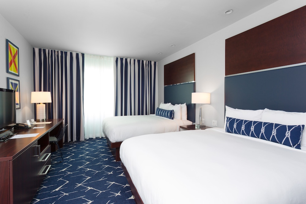 Deluxe Room, 2 Queen Beds - Photo 4