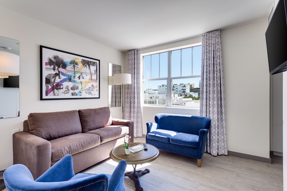 Suite, 1 Bedroom, Pool View - Photo 1