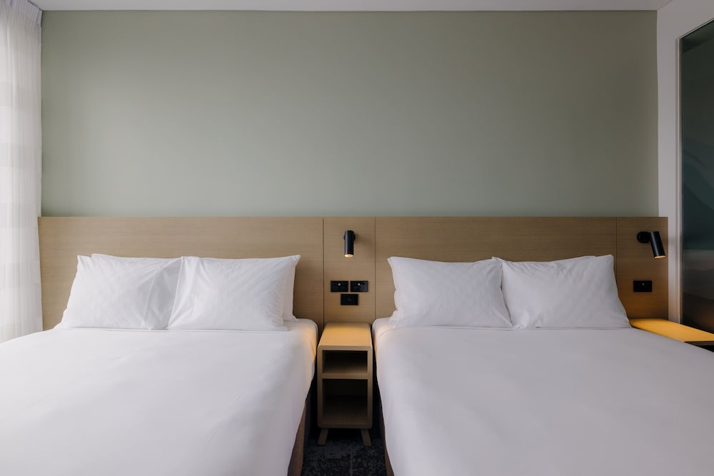 Standard Room, 2 Queen Beds, Harbor View (with Free Breakfast) - Photo 2