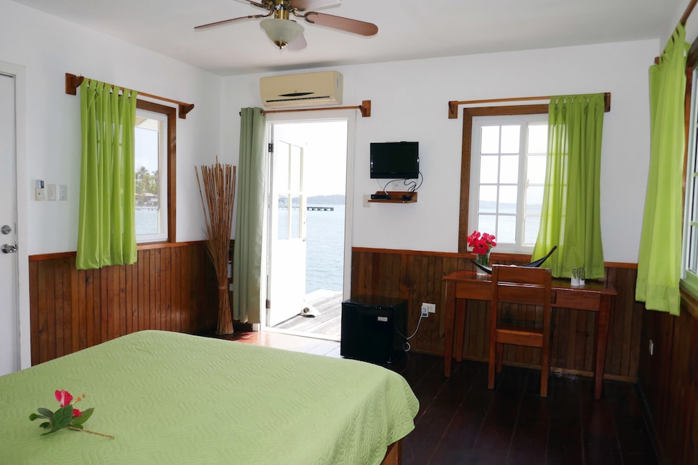 Comfort Cabin, 1 Queen Bed, Accessible, Ocean View photo 3