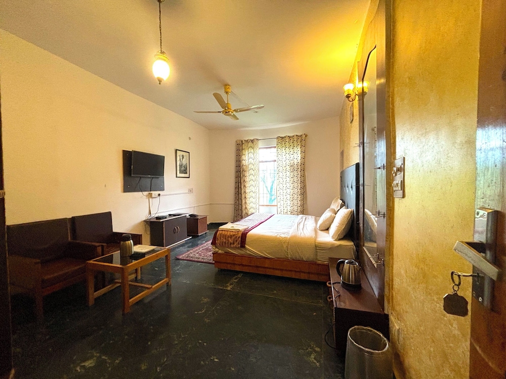 Pirpanjal Luxury Room photo 3