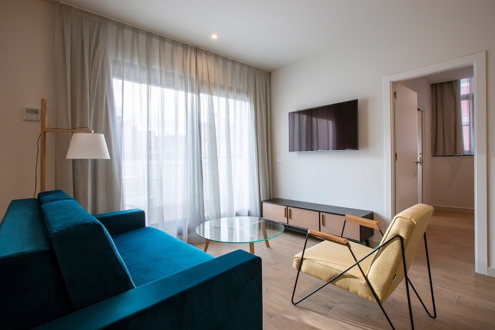 Suite, 1 Bedroom, Terrace - Photo 4
