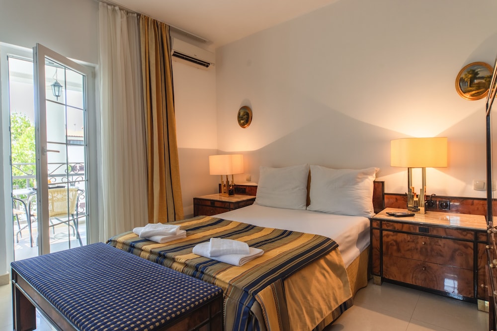 Classic Triple Room, Garden View
