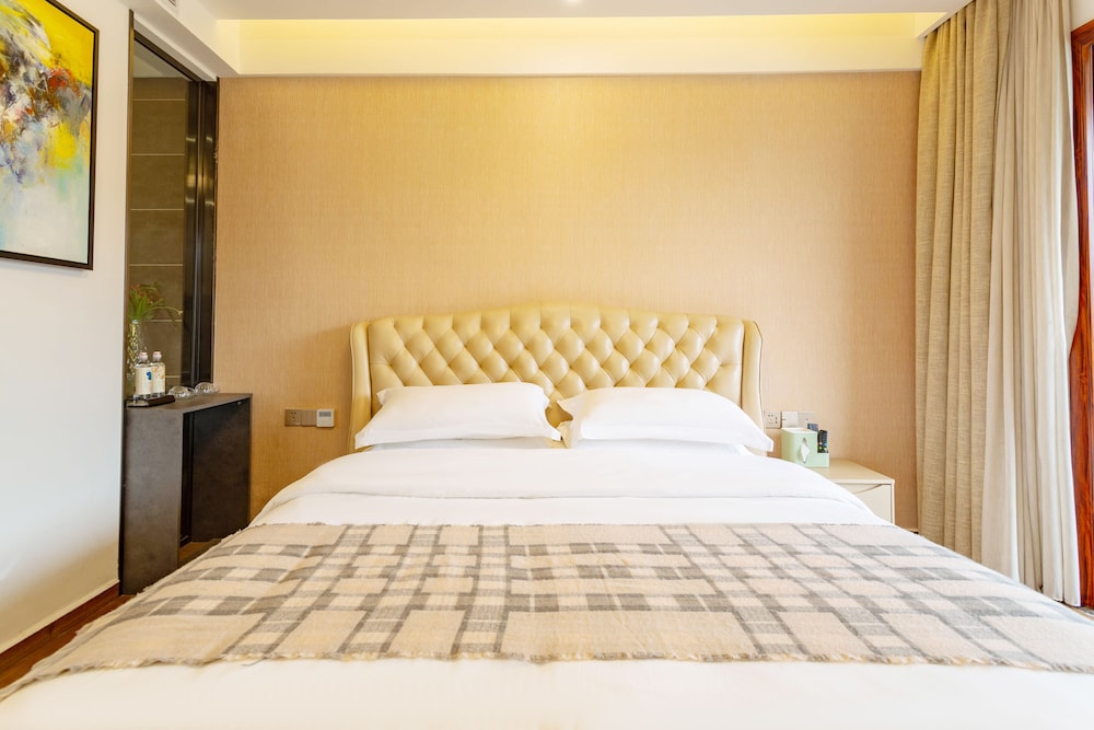 Deluxe Double Room, 1 King Bed, Balcony, River View photo 2