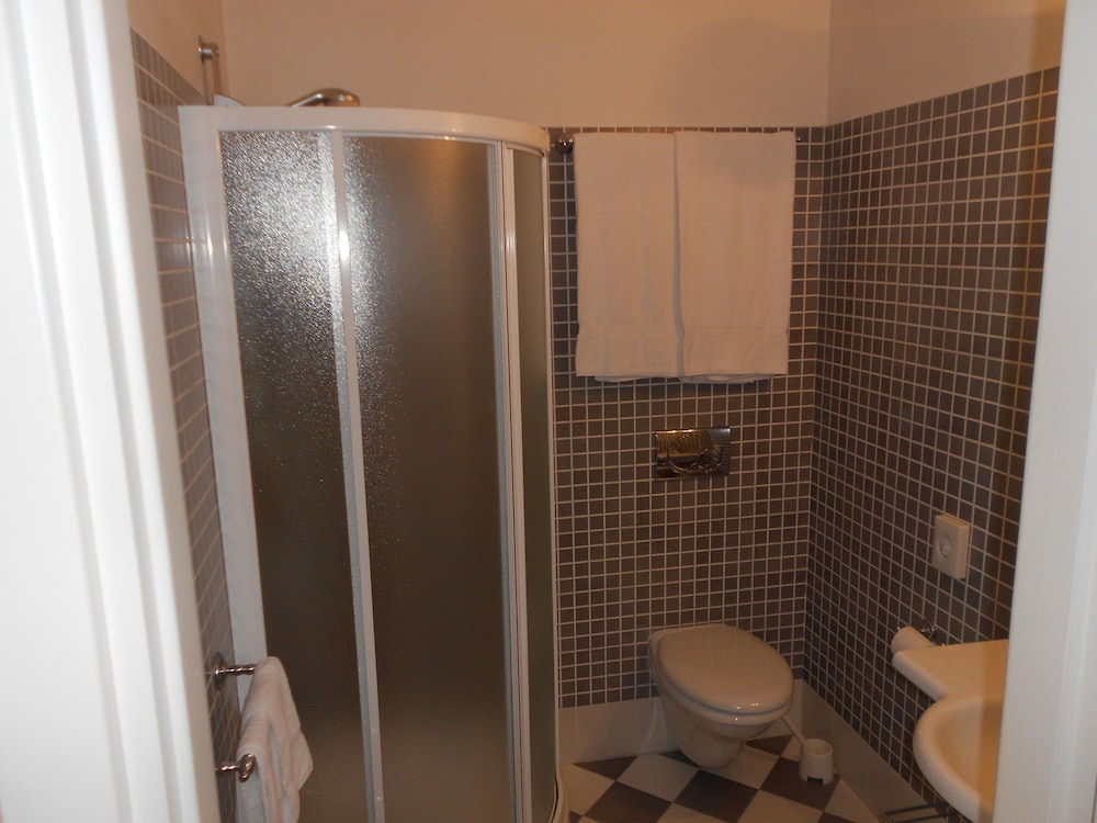 Double Room - Photo 25