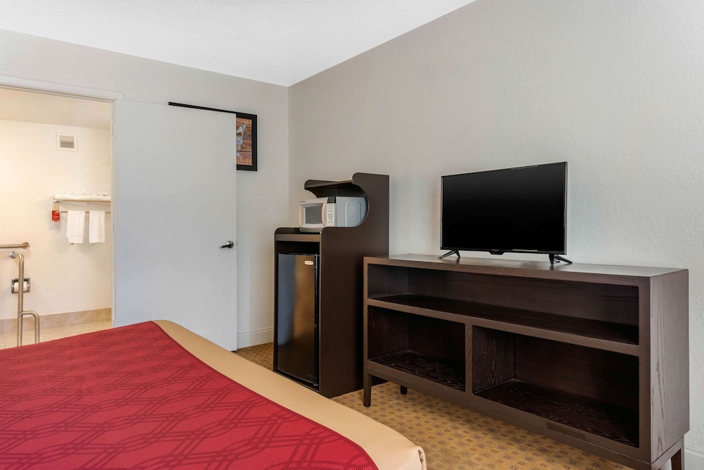 1 King Bed Accessible No Smoking - Photo 2