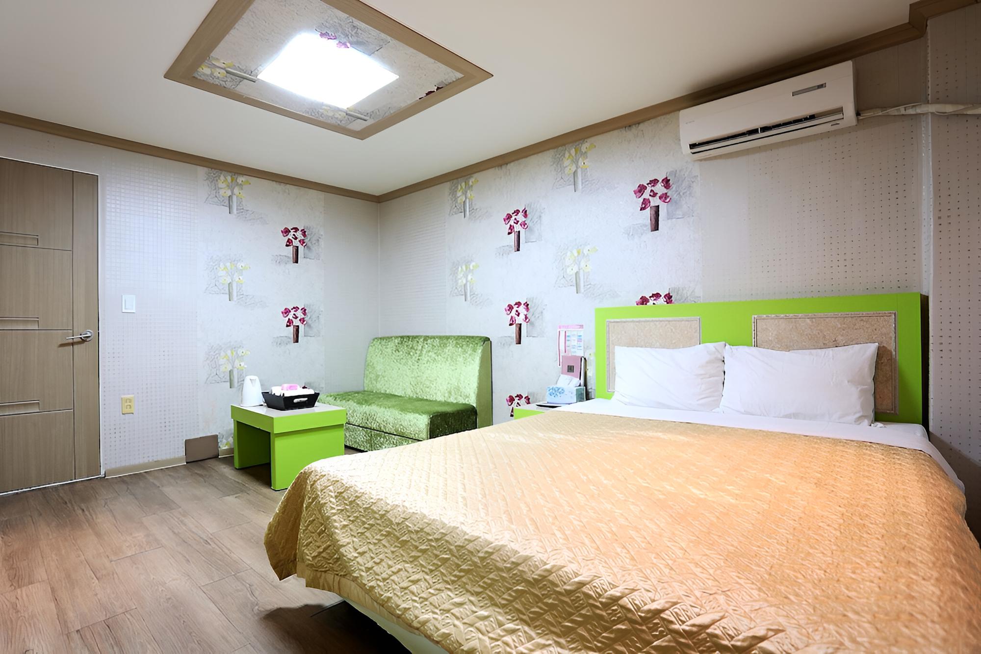 Room (Standard Room) - Photo 2