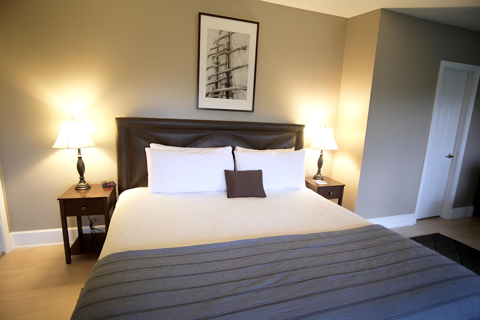 Guest Room, King Bed, Balcony photo 1