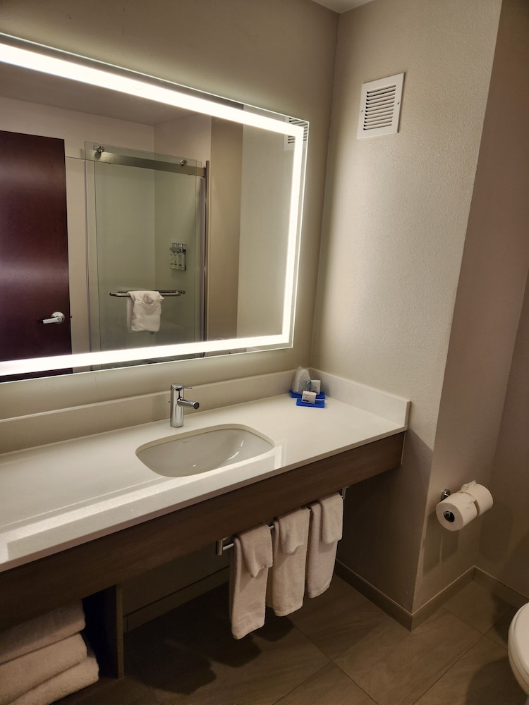 Standard Room, 2 Queen Beds - Photo 8