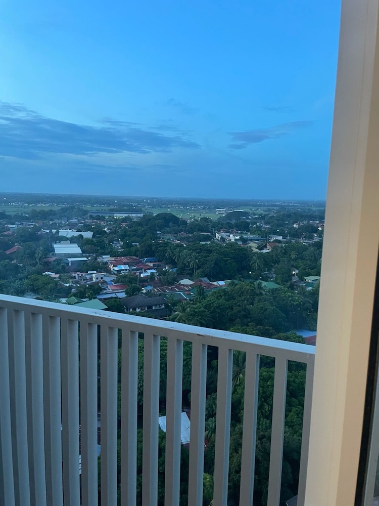Signature Condo, 1 Bedroom, Balcony, City View photo 3