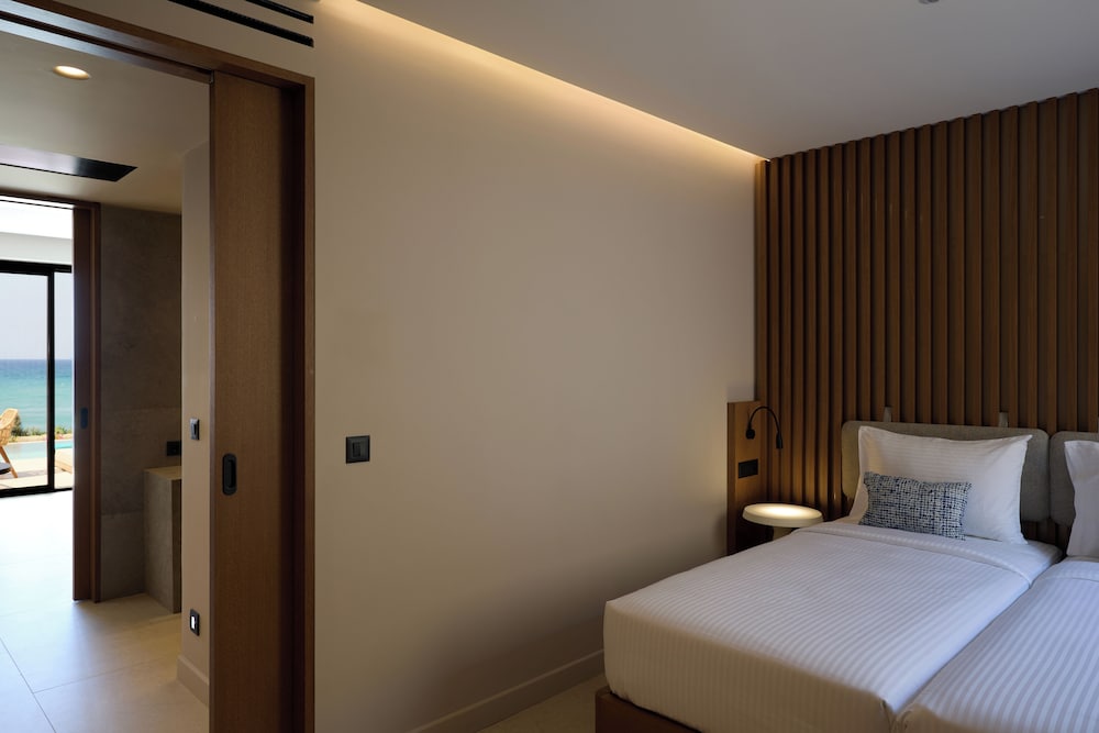 Suite, Private Pool, Sea View (Family) photo 3