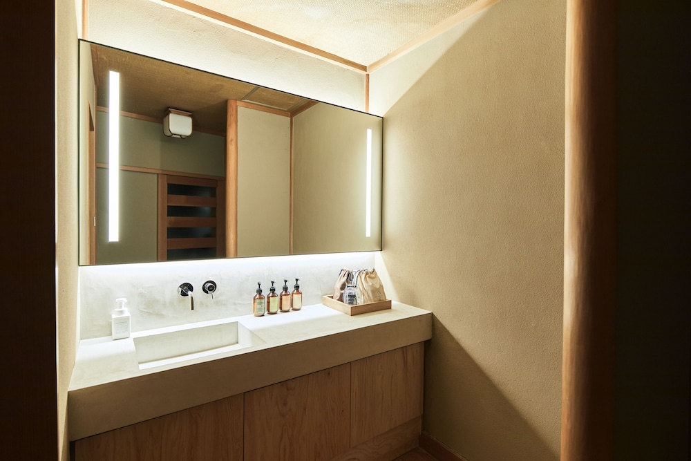Family Quadruple Room, 4 Bedrooms, Non Smoking, Garden View photo 2