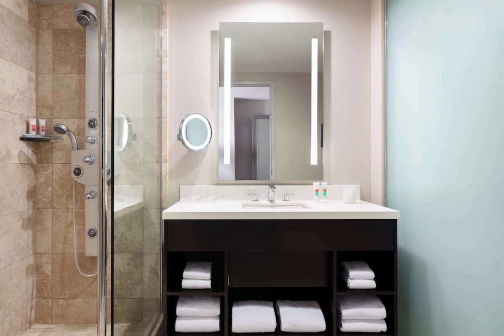 Deluxe Room, 2 Queen Beds, City View - Photo 6