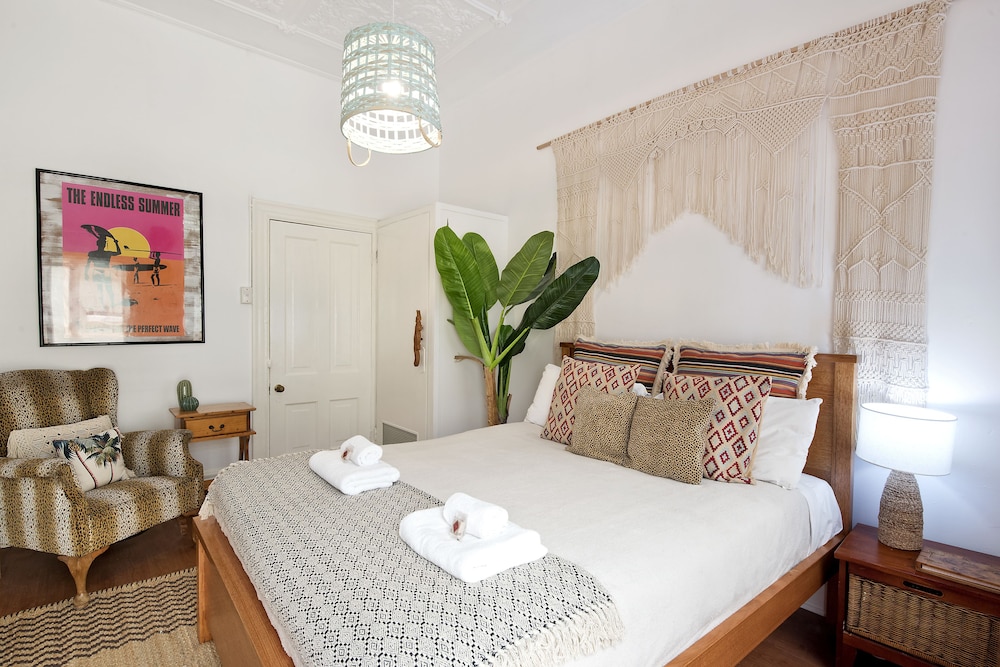 Designer Beach Room - Queen off Courtyard