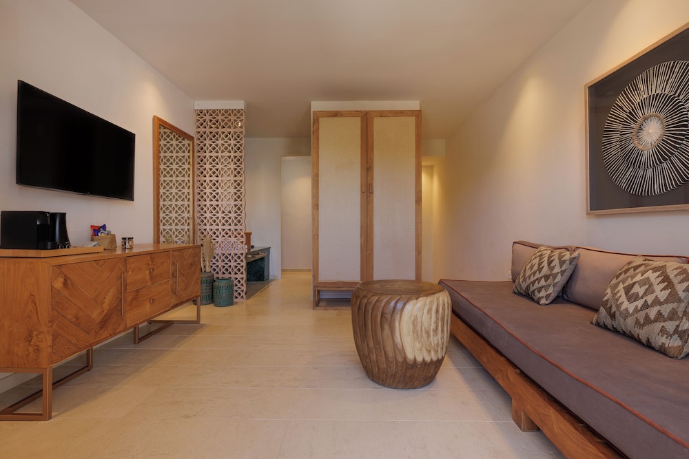 Superior Maisonette, Plunge Pool - Photo 2