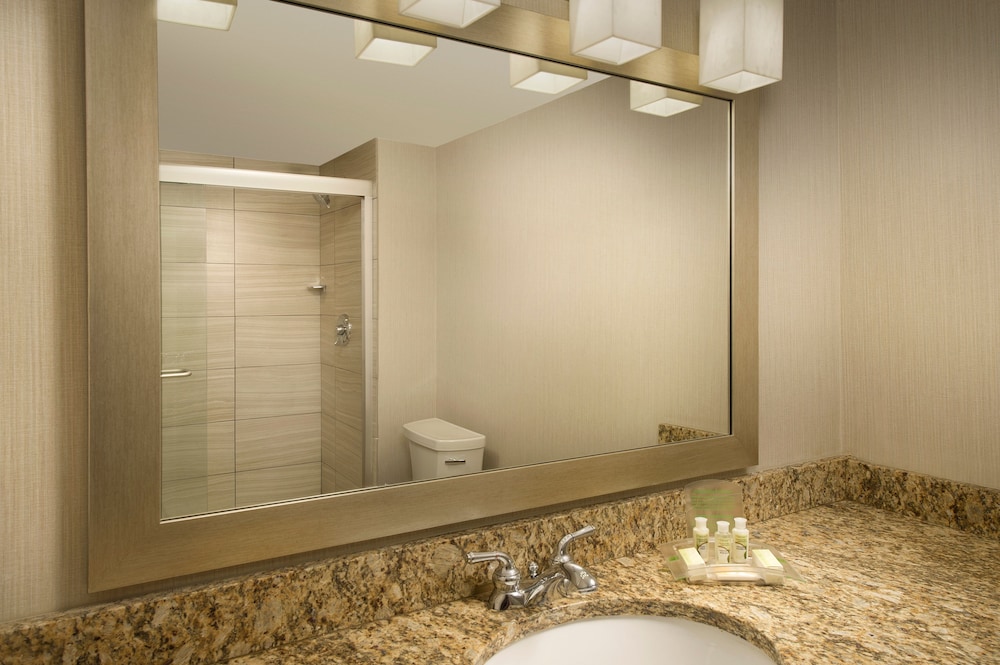 Standard Room, Multiple Beds - Photo 10