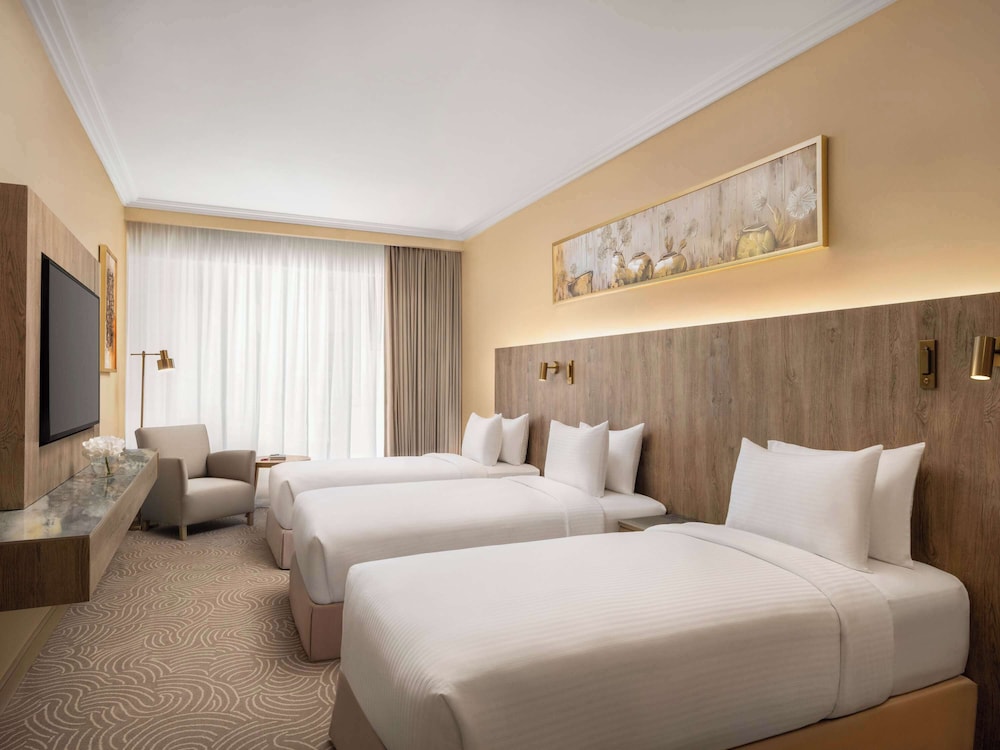 Superior Room, 3 Twin Beds, City View - Photo 4