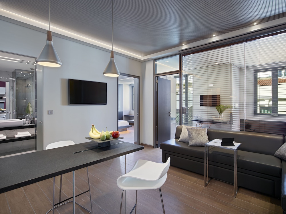 Grand Suite, 2 Bedrooms, Balcony, City View photo 3