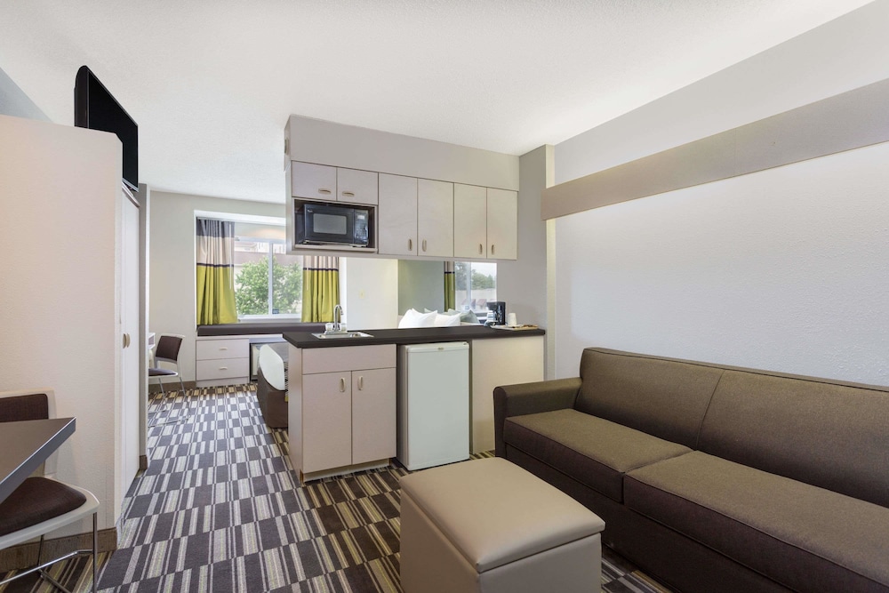 Studio Suite, 1 Queen Bed, Non Smoking - Photo 1