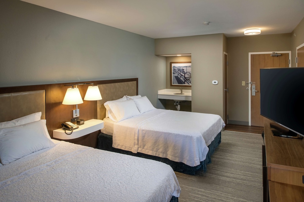 Room, 2 Queen Beds, Accessible, Bathtub - Photo 2