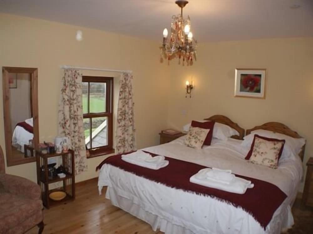 Double or Twin Room (Fuchsia) photo 1