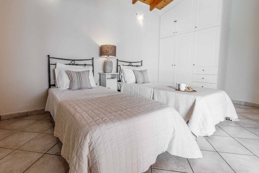Villa (4 Bedrooms)