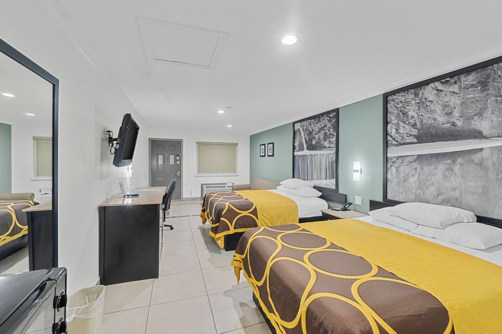 Standard Room, 2 Queen Beds, Non Smoking - Photo 10