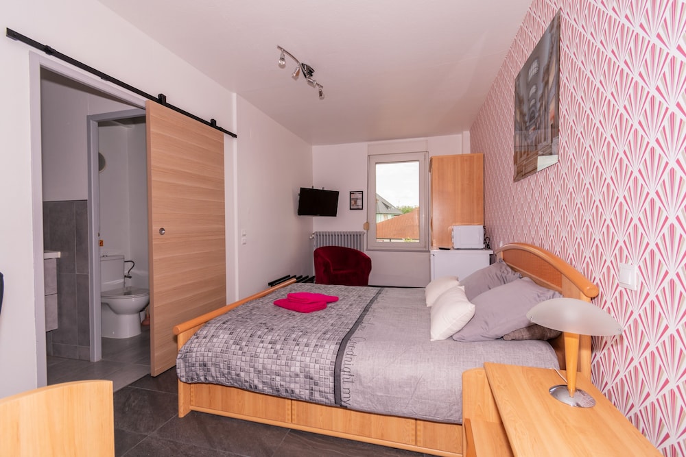 Stylish Classic Room - Photo 12
