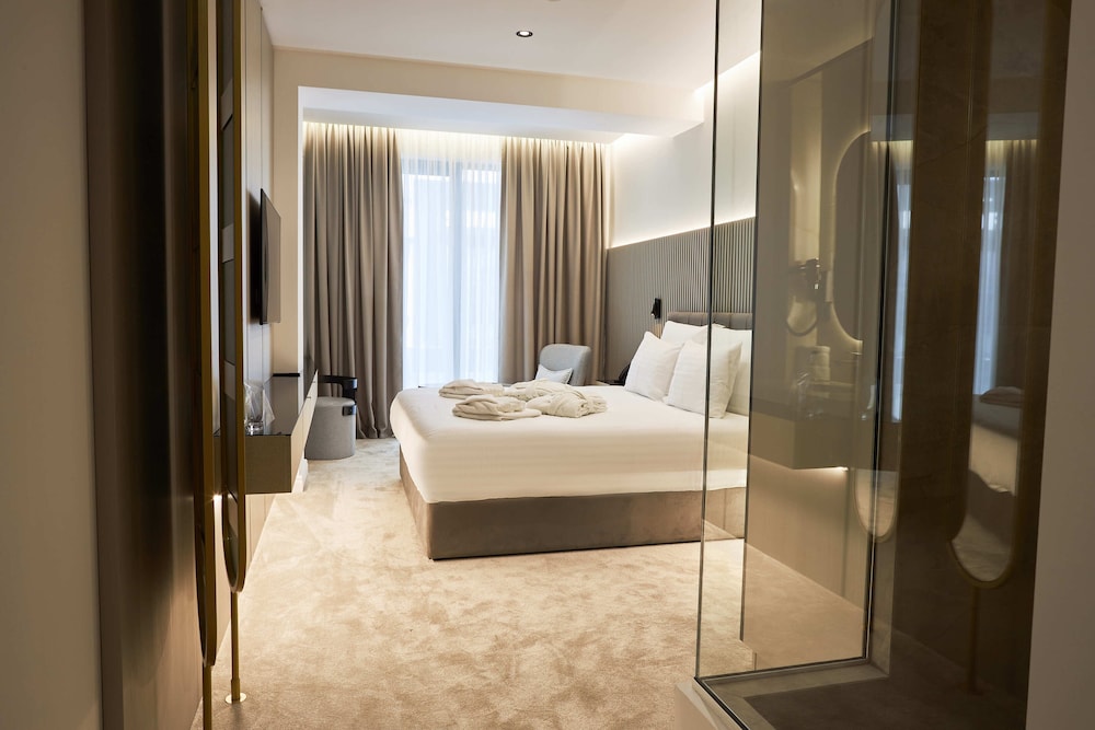Deluxe Double Room, 1 Queen Bed, Balcony, Annex Building