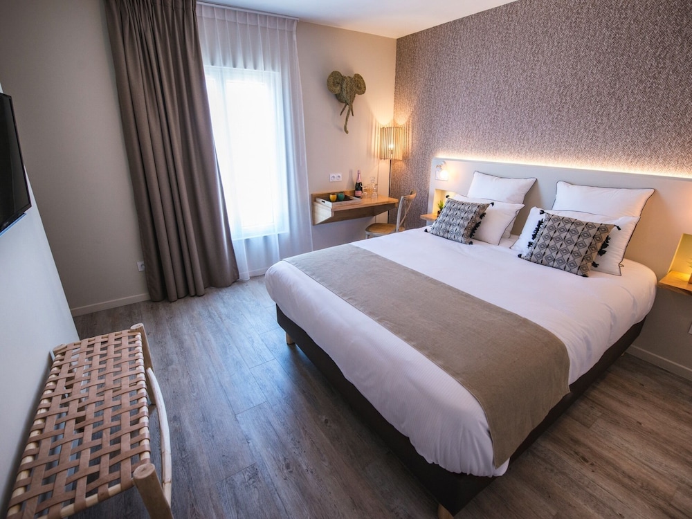 Deluxe Double Room, City View - Photo 3